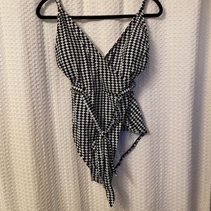 Black and white geometric pattern one piece bathing suit.